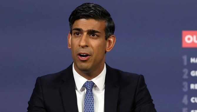 విదేశీయులుకు యూకే షాక్..భారీగా పెరిగిన!