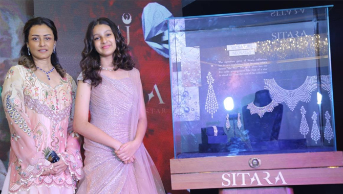 సితార ఘట్టమనేని తన మొదటి పారితోషికాన్ని యాడ్ నుండి ఛారిటీకి ఇచ్చింది