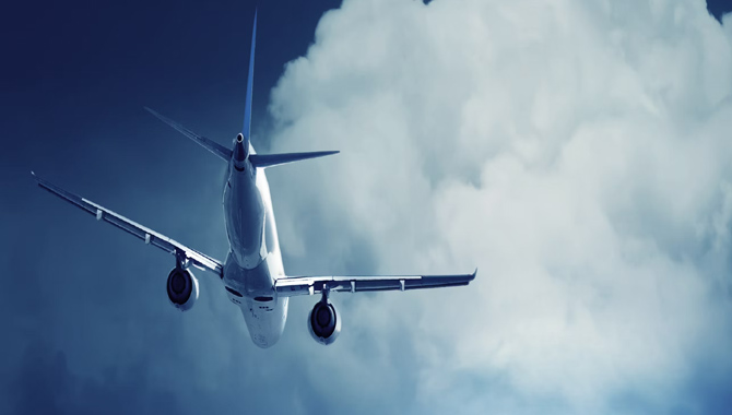 అమెరికాలో 2,600 విమానాల రద్దు