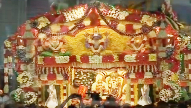 కనులపండువగా శ్రీవారి పుష్పపల్లకీ సేవ