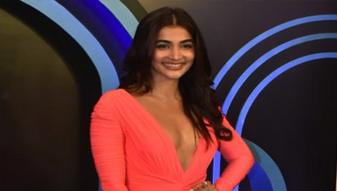 Pooja Hegde looked stunning and content at Bawaal Premiere