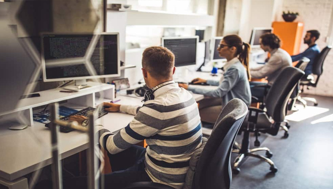 అమెరికాలో ఐటీ నిపుణుల కొరత.. హెచ్1బీ కోటాను పెంచాలి