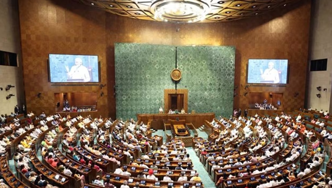 లోక్ సభలో ఆసక్తికర సన్నివేశం