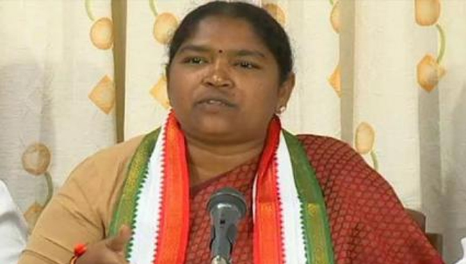 ఆ ఘటన సభ్య సమాజం తలదించుకునేలా .. సీతక్క ఫైర్