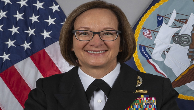 అమెరికా నేవీకి తొలిసారిగా మహిళా అధిపతి!