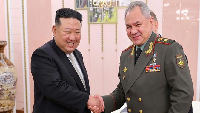 కిమ్ తో రష్యా మంత్రి సెర్గీ భేటీ