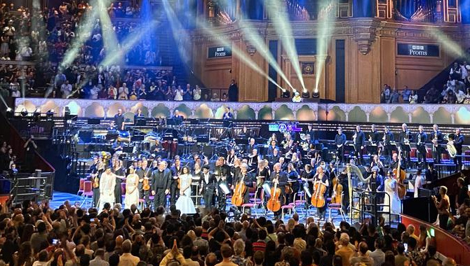 లండన్ లోని రాయల్ ఆల్బర్ట్ హాల్లో గాన కచేరి