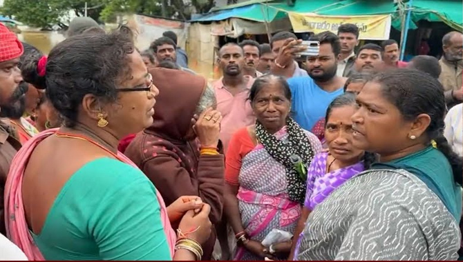 ‘లీడర్’ సీతక్క..