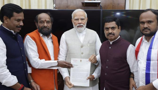 ప్రధాని మోదీతో ఎంపీ ఆర్ కృష్ణయ్య భేటీ