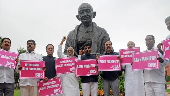 బీఆర్ఎస్ ఎంపీల ఆందోళన