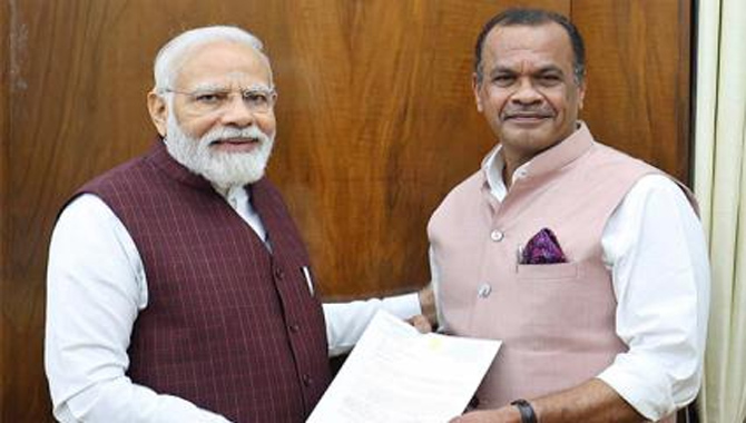ప్రధాని మోదీని కలిసిన ఎంపీ కోమటిరెడ్డి