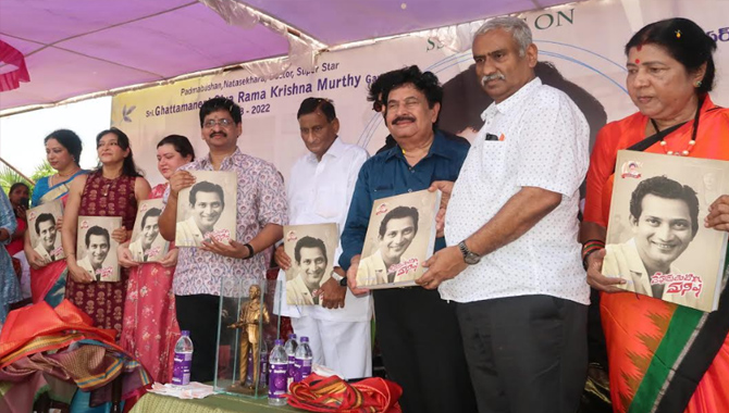 సూపర్ స్టార్ కృష్ణ విగ్రహ ఆవిష్కరణ, దేవుడులాంటి మనిషి పుస్తక ఆవిష్కరణ