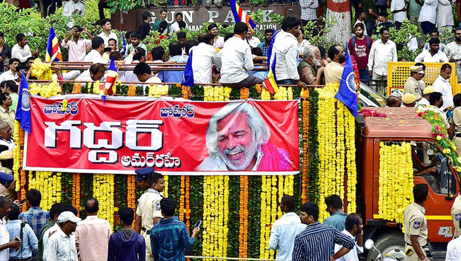 గద్దర్ కు అధికార లాంఛనాలతో అంత్యక్రియలు చేయడం తప్పా..?