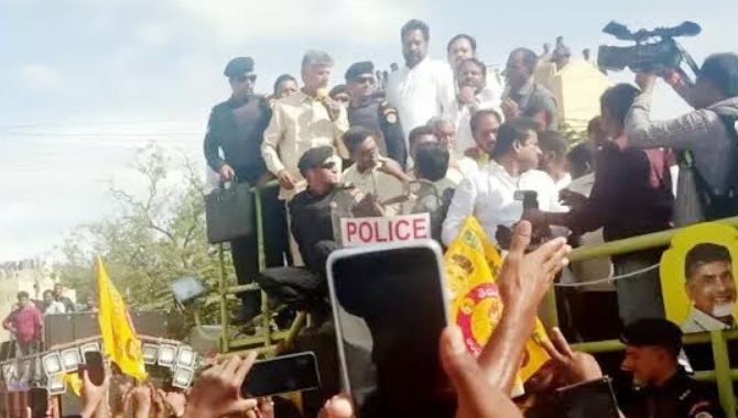 చంద్రబాబుపై ఎఫ్ఐఆర్..! తననే చంపాలనుకున్నారన్న టీడీపీ అధినేత..!!