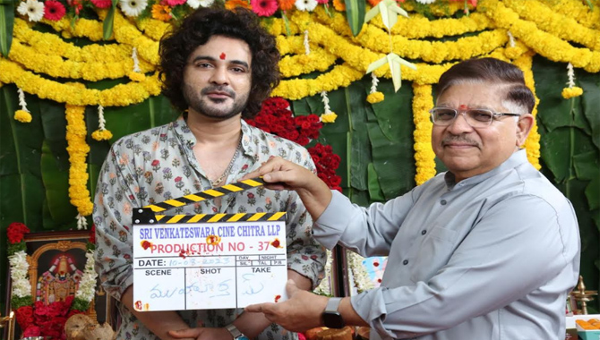 సిద్ధు జొన్న‌ల‌గడ్డ హీరోగా బొమ్మ‌రిల్లు భాస్క‌ర్ ద‌ర్శ‌క‌త్వంలో లాంఛ‌నంగా ప్రారంభ‌మైన కొత్త చిత్రం