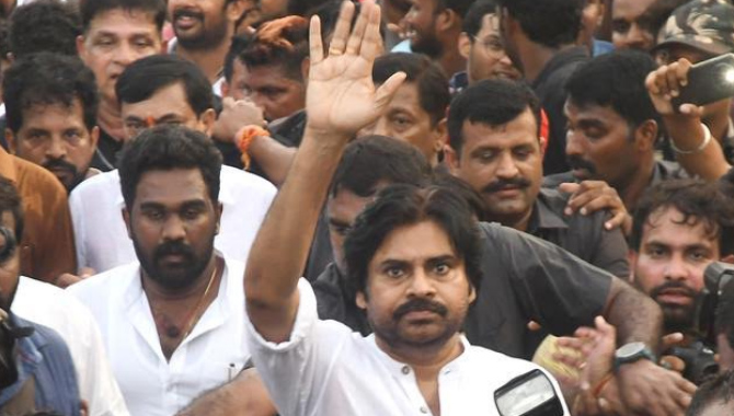 వాలంటీర్లపై తగ్గేదే లేదంటున్న పవన్ కల్యాణ్..!! మరోసారి ఘాటు వ్యాఖ్యలు..!!