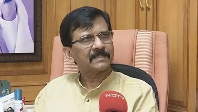 మోదీపై ప్రియాంక పోటీ చేస్తే తప్పక …సంజయ్ రౌత్ కీలక వ్యాఖ్యలు