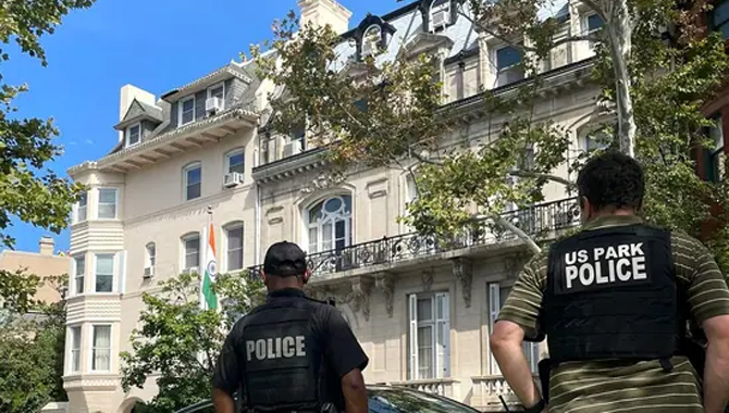 అమెరికాలో భారత రాయబార కార్యాలయానికి భద్రత పెంపు అమెరికాలో భారత రాయబార కార్యాలయానికి భద్రత పెంపు