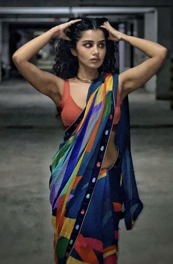 శారీ లో సెగలు రేపుతున్న అనుపమ శారీ లో సెగలు రేపుతున్న అనుపమ