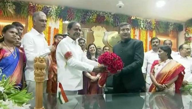 మెదక్ జిల్లా కలెక్టరేట్ ను ప్రారంభించిన సీఎం కేసీఆర్