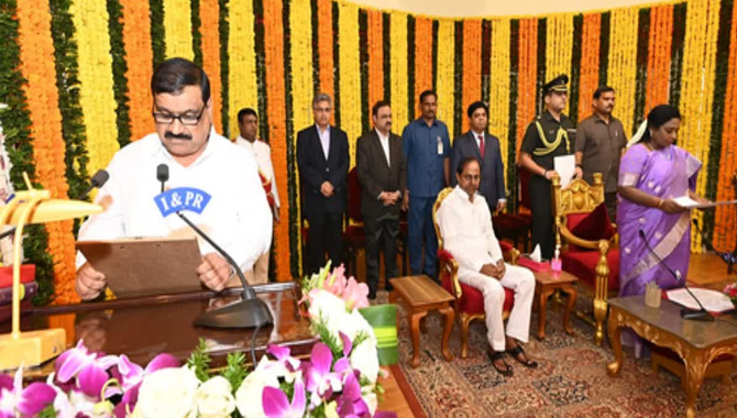 మంత్రిగా ప్రమాణం చేసిన పట్నం మహేందర్ రెడ్డి