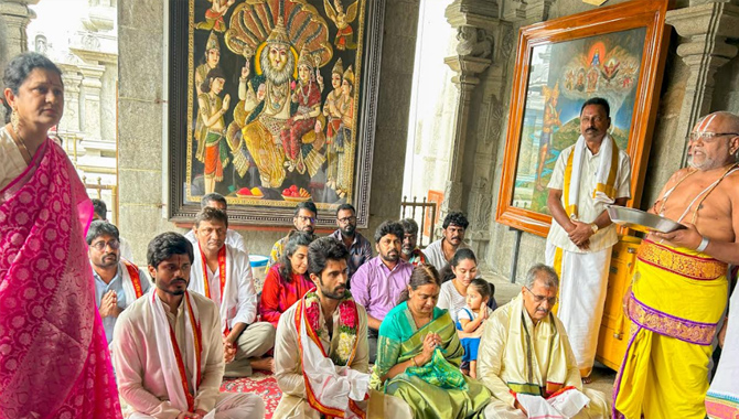 యాదాద్రి శ్రీ లక్ష్మీ నరసింహస్వామి ఆశీస్సులు తీసుకున్న “ఖుషి” మూవీ టీమ్