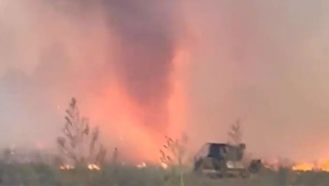 అమెరికాలో అరుదైన ఫైర్నాడో