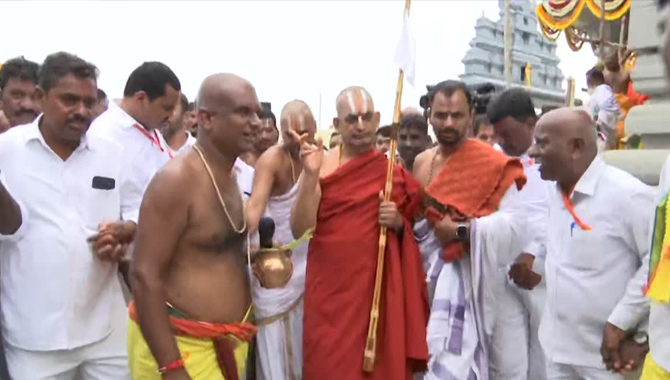 వల్మిడి రామాలయంలో వైభవంగా విగ్రహాల పునప్రతిష్ఠాపన