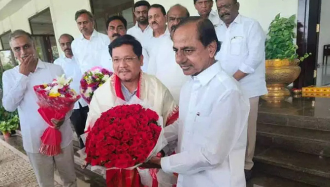 ముఖ్యమంత్రి కేసీఆర్ తో మేఘాలయ సీఎం సంగ్మా భేటీ