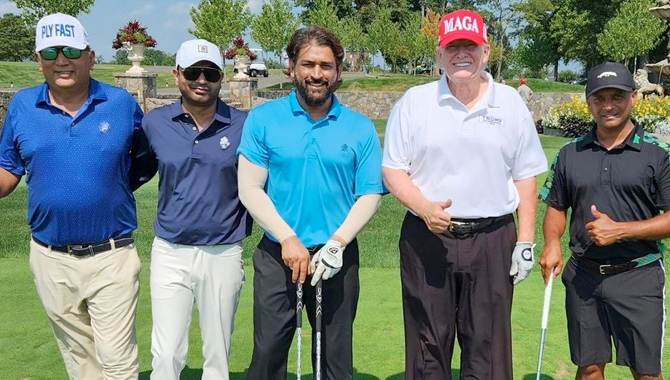 అమెరికాలో పర్యటనలో ధోనీకి అరుదైన అవకాశం..  ట్రంప్‌తో కలిసి