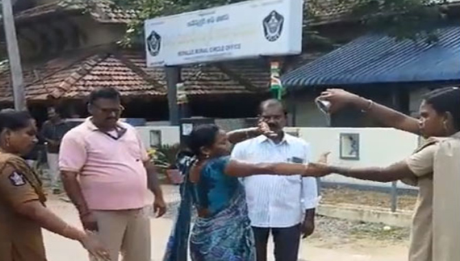 చంద్రబాబును వెంటనే విడుదల చేయాలంటూ.. రేపల్లె పోలీస్ స్టేషన్ ముందు