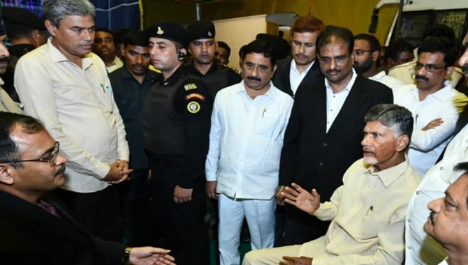 చంద్రబాబు అటూఇటూ కాకుండా పోయారా..?