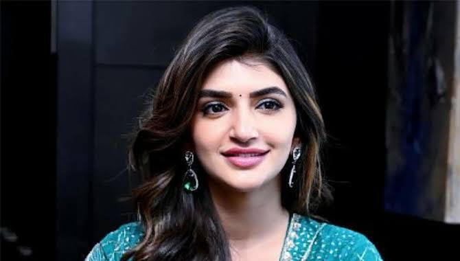 శ్రీలీలను చూసి షాక‌వుతున్న హీరోలు