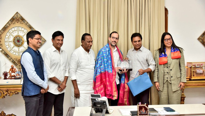 మంత్రి కేటీఆర్ తో డొమినికన్ రిపబ్లిక్ రాయబారి భేటీ