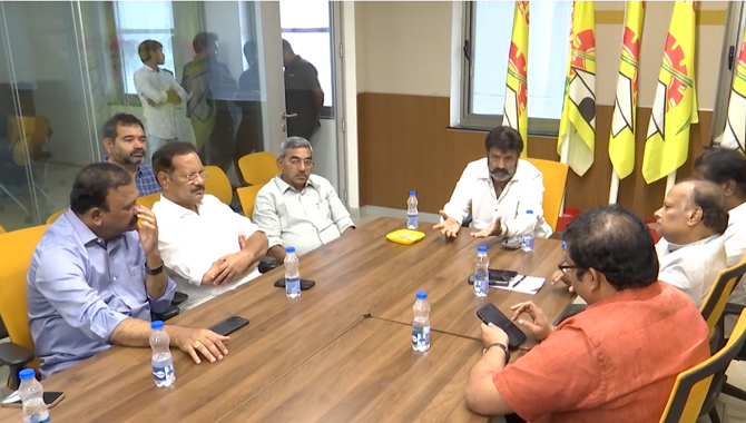 నేనొస్తున్నా.. ఎవరికీ భయపడాల్సిన పనిలేదు