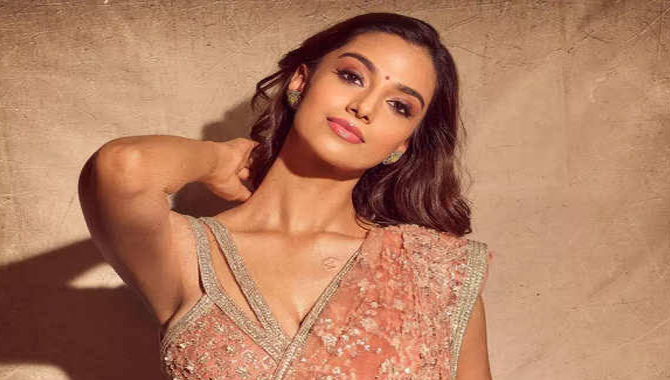 బంప‌రాఫ‌ర్ కొట్టేసిన మీనాక్షి