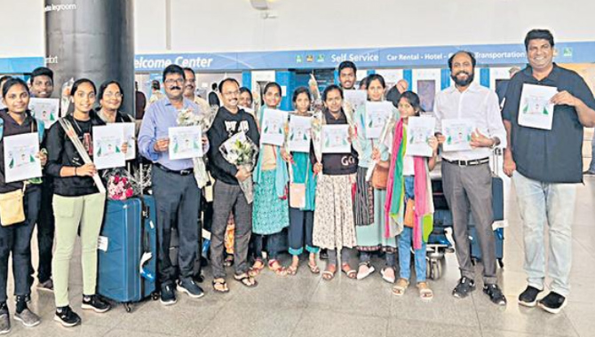 ఏపీ విద్యార్థులకు వైట్‌హౌస్‌ ఆహ్వానం