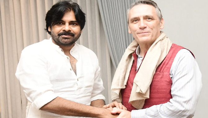 పవన్ కల్యాణ్ తో బ్రిటిష్ డిప్యూటీ హైకమిషనర్ భేటీ