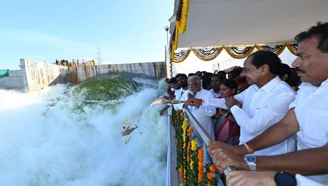 పాలమూరు-రంగారెడ్డి ప్రాజెక్టును ప్రారంభించిన సీఎం కేసీఆర్