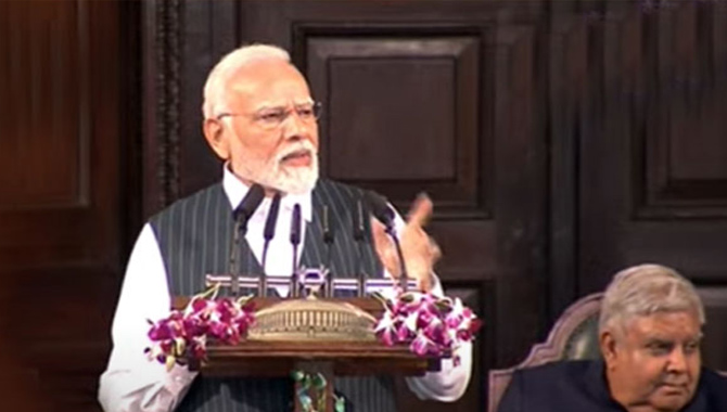 ఈ సెంట్రల్ హాల్ ఎన్నో చారిత్రక ఘట్టాలకు సాక్షి