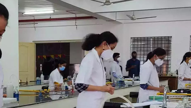 భారతీయ వైద్య విద్యార్థులకు గుడ్ న్యూస్.. ఇకపై విదేశాల్లో కూడా