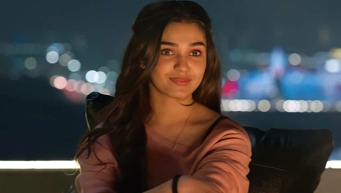 కృతితో రొమాన్స్ చేయ‌లేనంటున్న హీరో