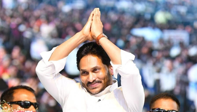 జనంలోకి వెళ్లేందుకు రెడీ అవుతున్న జగన్..!