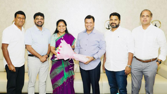 ఎమ్మెల్సీ కవిత తో బీఆర్ఎస్ ఎన్నారైల బృందం భేటీ