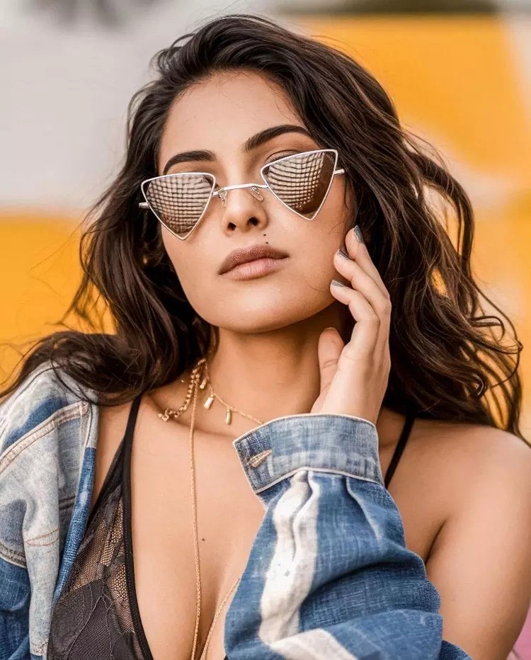 బ్లాక్ ఇన్న‌ర్‌లో దివి అందాలు