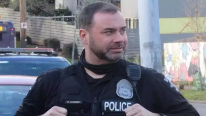 ఆ అధికారిని విధుల నుంచి తొలగింపు : అమెరికా