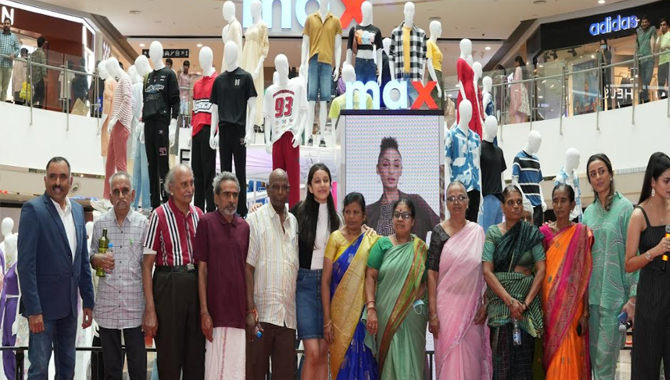 మాక్స్ బొమ్మల కొలువు ప్రారంభించిన నమ్రతా శిరోద్కర్, సితార ఘట్టమనేని మాక్స్ బొమ్మల కొలువు ప్రారంభించిన నమ్రతా శిరోద్కర్, సితార ఘట్టమనేని