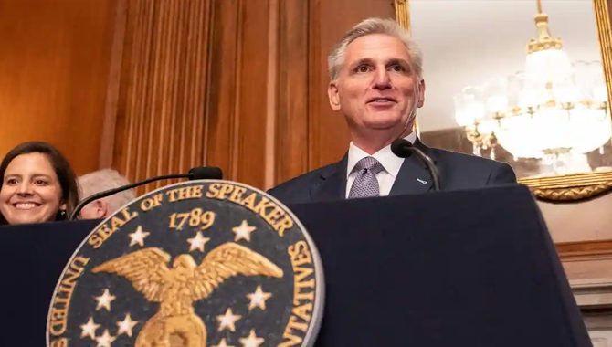 అమెరికాకు తప్పిన షట్ డౌన్ ముప్పు