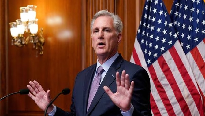 అమెరికా చరిత్రలో ఇదే తొలిసారి.. స్పీకర్ కు