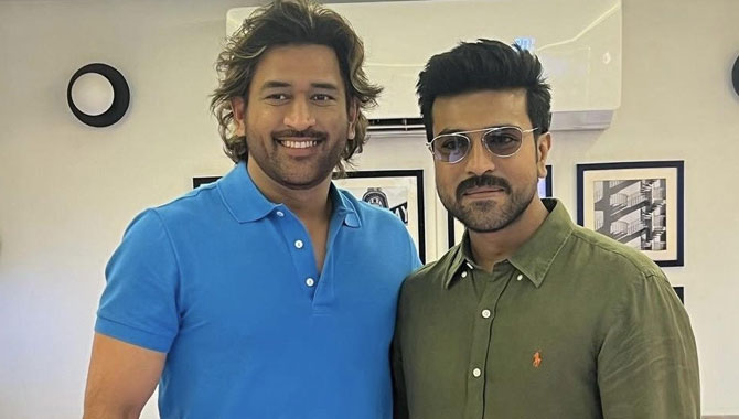 కలిసి నటిస్తున్న ధోని, చరణ్ !!